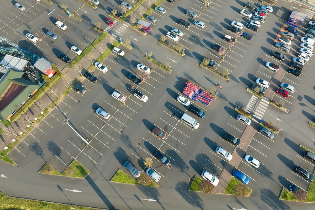 Miejsca premium na parkingach lotniskowych w Katowicach